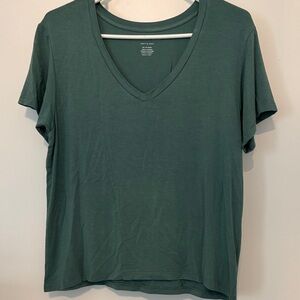American Eagle Outfitters Forest Green V-Neck Short Sleeve Tee